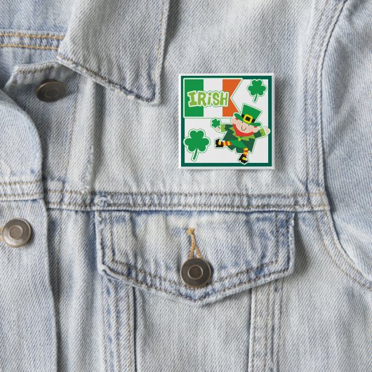 Badge Carré 5 Cm Funny Leprechaun Jig Parti irlandais (En situation)