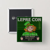 Badge Carré 5 Cm Funny Leprechaun Leprecon Mugshot (Devant & derrière)