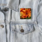 Badge Carré 5 Cm Gerbera orange (En situation)