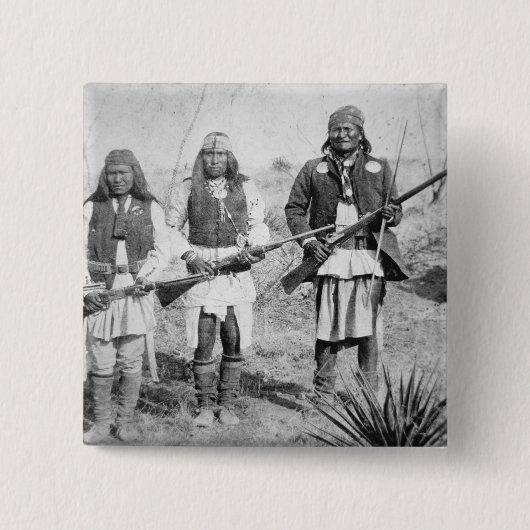 Badge Carré 5 Cm Geronimo et trois de ses guerriers d'Apache, 1886 (Devant)