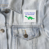 Badge Carré 5 Cm Goupille de dinosaure de Hanoukka (En situation)