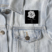 Badge Carré 5 Cm Goupille de mémoire de rose blanc (En situation)