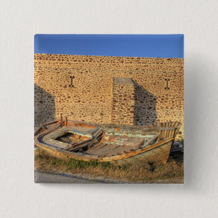 Badge Carré 5 Cm Grèce, Santorin, Oia. Vieux bateau de pêche à s