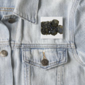 Badge Carré 5 Cm Grenat en forme naturelle (En situation)