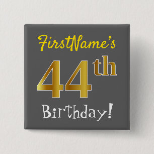 Badge Carré 5 Cm Gris, Faux Or 44e Anniversaire, Avec Nom Personnal