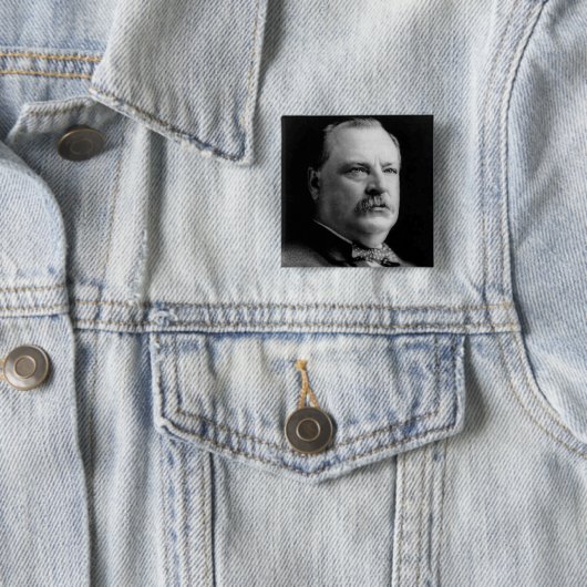 Badge Carré 5 Cm Grover Cleveland (En situation)