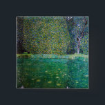Badge Carré 5 Cm Gustav Klimt - Parc Schloss Kammer am Attersee<br><div class="desc">Étang de Schloss Kammer sur Attersee / Le Parc de Schloss Kammer am Attersee - Gustav Klimt,  Huile sur Toile,  1910</div>