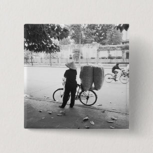 Badge Carré 5 Cm Hanoi Viêt Nam, femme livreuse à bicyclette (NR)