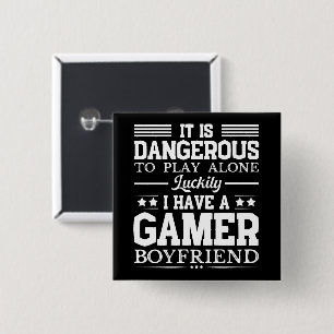 Badge Carré 5 Cm Heureusement, J'Ai Un Gamer Girlfriend Funny Coupl