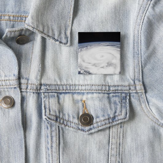 Badge Carré 5 Cm Huricane Igor (En situation)