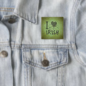 Badge Carré 5 Cm I Heart Irish Shamrock St. Patrick's Day (En situation)