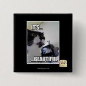 Badge Carré 5 Cm Il est beau (Devant)