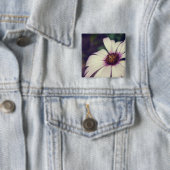 Badge Carré 5 Cm Impression de marguerite. (En situation)