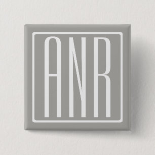 Badge Carré 5 Cm Initiales Monogramme   Blanc Sur Gris Clair
