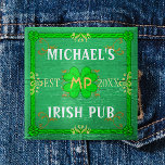 Badge Carré 5 Cm Irish Pub Créez Votre Propre Vert Personnalisé<br><div class="desc">Créez votre propre pub irlandais personnalisé design bar à l'aide de ce modèle. Le design est fait pour ressembler à du vieux bois vert avec beaucoup de fleurs vintages dans les tons vert, blanc, orange et or. Il y a aussi cinq shamrocks / trèfle dans le design. Il peut être...</div>