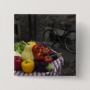 Badge Carré 5 Cm Italie, province de Brescia, Gargnano. Table avec 