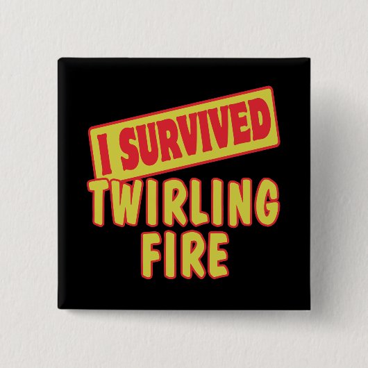 BADGE CARRÉ 5 CM J'AI SURVÉCU AU FEU DE TWIRLING (Devant)