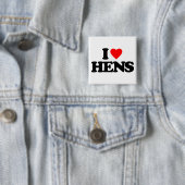 BADGE CARRÉ 5 CM J'AIME DES POULES (En situation)