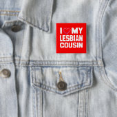 Badge Carré 5 Cm J'AIME MON COUSIN LESBIEN - -.png (En situation)