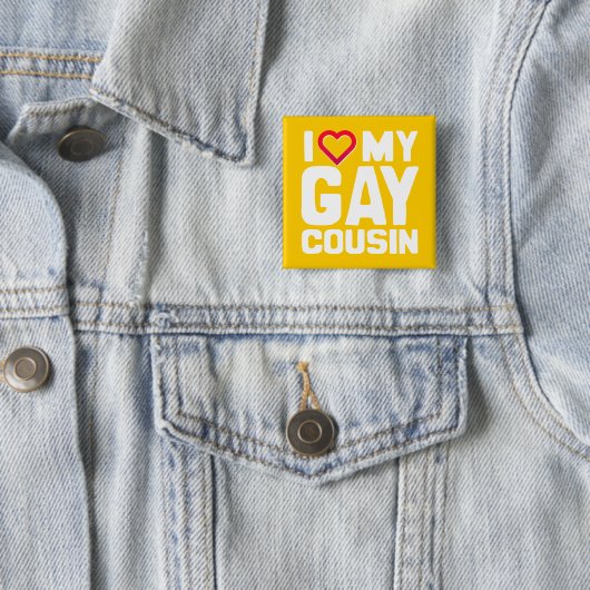 Badge Carré 5 Cm J'AIME MON GAY COUSIN - -.png (En situation)