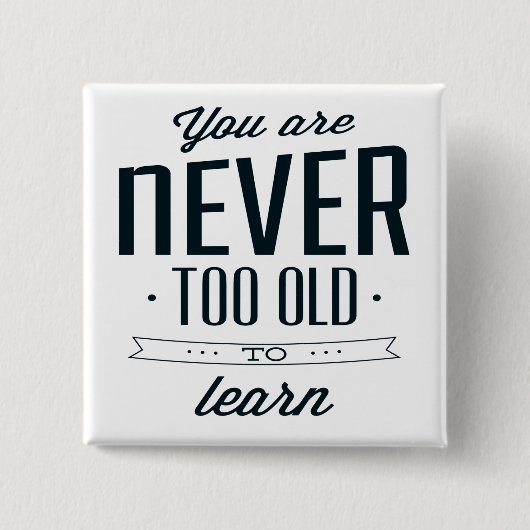 Badge Carré 5 Cm Jamais Trop Tard Pour Apprendre (Devant)