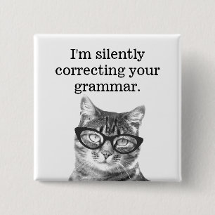 Badge Carré 5 Cm Je corrige en silence votre bouton grammaire
