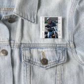 BADGE CARRÉ 5 CM JEFF (En situation)