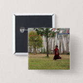 Badge Carré 5 Cm Jeune moine et drapeaux de prière (Devant & derrière)