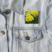 Badge Carré 5 Cm Jonquilles RF) (En situation)