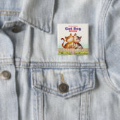 Badge Carré 5 Cm Journée internationale du chat (En situation)