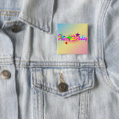 Badge Carré 5 Cm Joyeux anniversaire et étoiles - (En situation)