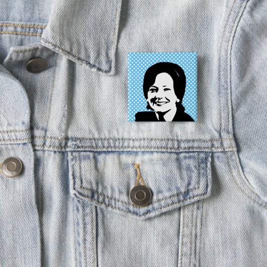 BADGE CARRÉ 5 CM JULIA GILLARD (En situation)