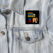 Badge Carré 5 Cm Kamala Harris 2024 (En situation)
