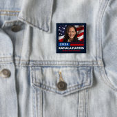 Badge Carré 5 Cm Kamala Harris 2024 Nous Ne Reviendrons Pas (En situation)
