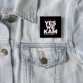 Badge Carré 5 Cm Kamala Harris Oui Nous Kam pour le président améri (En situation)