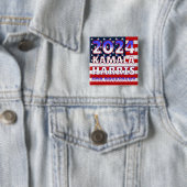 Badge Carré 5 Cm Kamala Harris pour le président 2024 (En situation)