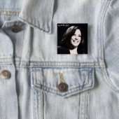 Badge Carré 5 Cm Kamala Harris Sparks Joy (En situation)