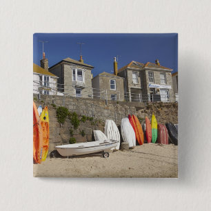 Badge Carré 5 Cm Kayaks et canots empilés contre la digue à