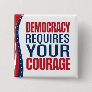 Badge Carré 5 Cm La démocratie nécessite un courage   Drapeau  
