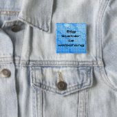 Badge Carré 5 Cm La grande soeur observe. Bouton bleu carré (En situation)