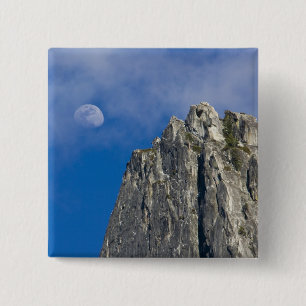 Badge Carré 5 Cm La lune se lève et brille à travers les nuages