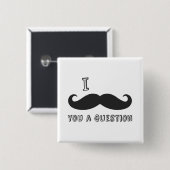 Badge Carré 5 Cm La moustache I vous une question, j'aime le (Devant & derrière)