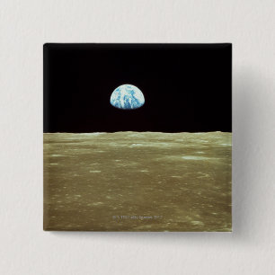 Badge Carré 5 Cm La terre se levant au-dessus de la lune