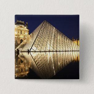 Badge Carré 5 Cm La vue nocturne de la Pyramide de verre du Musée d