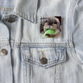 Badge Carré 5 Cm Lapin mâchant végétal (En situation)