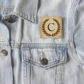 Badge Carré 5 Cm Laurel Wreath Sheet Musique Monogramme initial C (En situation)