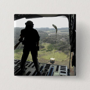 Badge Carré 5 Cm L'aviateur observe un paquet de pratique tomber