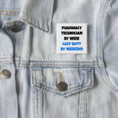 Badge Carré 5 Cm Lazy Butt Technicien en pharmacie (En situation)