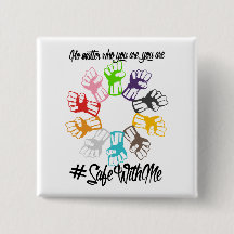 Le coffre-fort avec moi des poings ajustent le