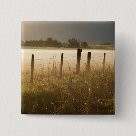 Badge Carré 5 Cm Le lever de soleil allume le brouillard le long de (Devant)